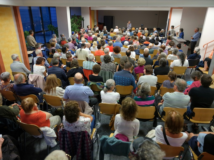 salle comble pour Hélène banoun au Chambon-sur-Lignon salle comble pour Hélène banoun au Chambon-sur-Lignon